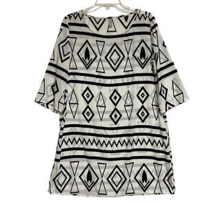 La Ropas Pullover Knee Length Dress, White w/ Black Geo Pattern, Size Medium